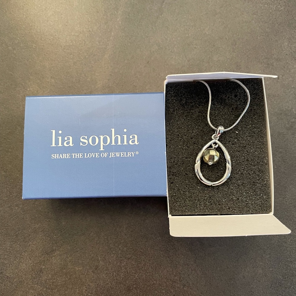 MOVING SALE!
Lia Sophia Necklace
